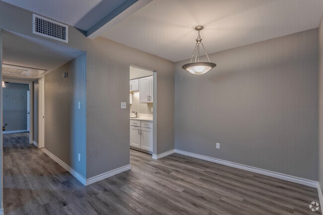 2BR, 1.5BA - 853 SF B1 - Dining Area