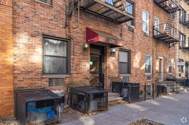 Photo - 522 E 88th St