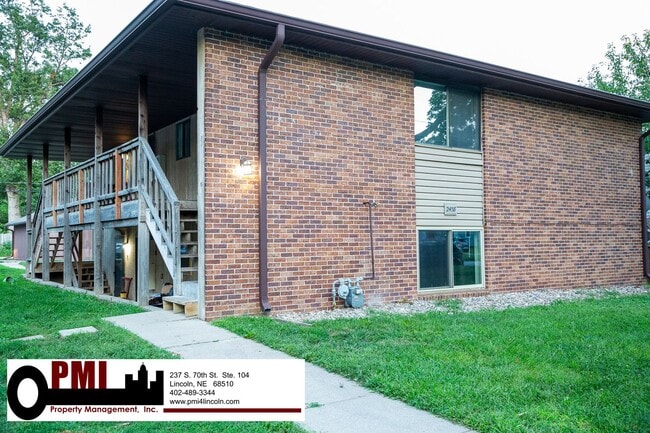 Building Photo - 2 Bedroom and 1 Bathroom Apartment Coming ... Unit 2438 S. 10th Street #4