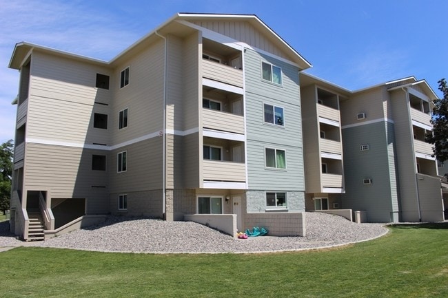 Photo - Country Club Manor Apartments