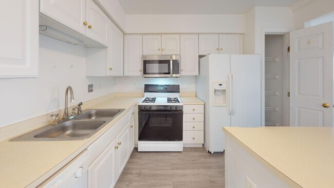 Photo - Spacious Family Three Bedroom Townhouse in Damascus! Pets Welcomed & Parking Included!