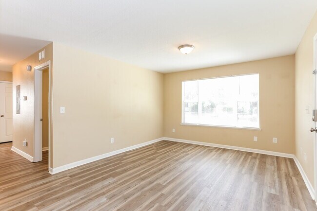 Photo - 5339 Newcombe Rd