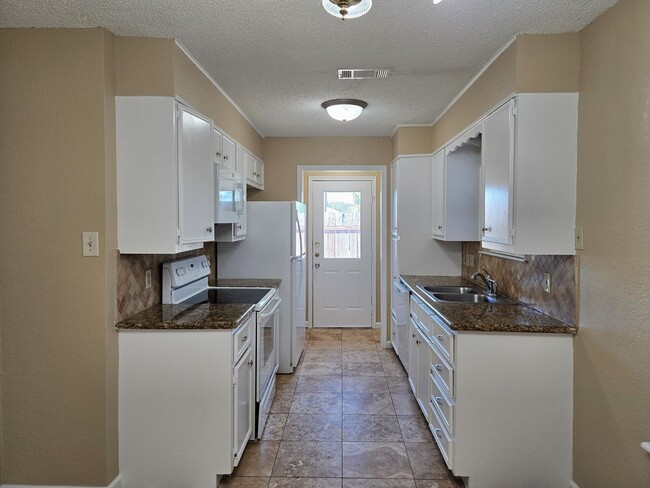 Photo - 3/2 Robinson Duplex