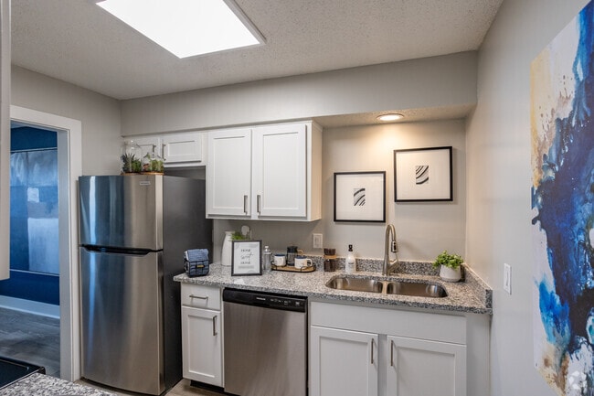 2BR, 1.5BA - 950SF - Kitchen