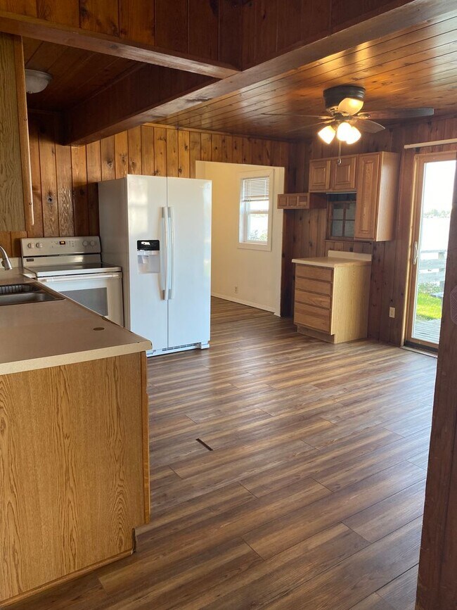 Photo - 2 Bed 1 Bath LAKE RENTAL