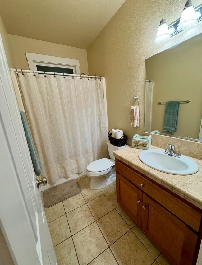 Photo - 2610 E 20th St