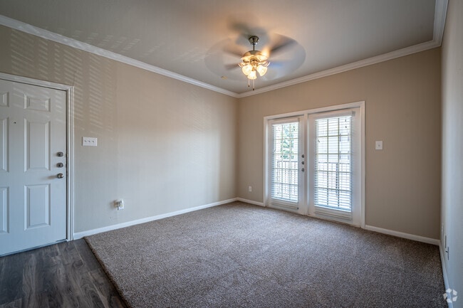 2BR, 2BA - 901SF