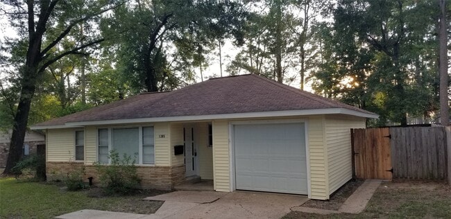 Building Photo - 1305 Bettes St Rental