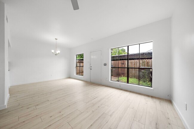 Photo - 8433 Wednesbury Ln