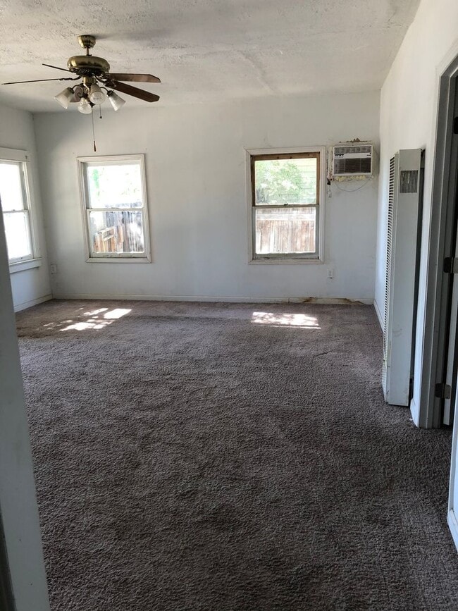 Photo - 3 bed 1 bath home in Bakersfield