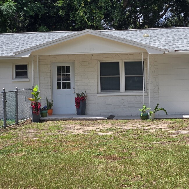 3/2.5/1 Beautifully Updated Crystal River Home with Carport, Garage & Fenced Yard