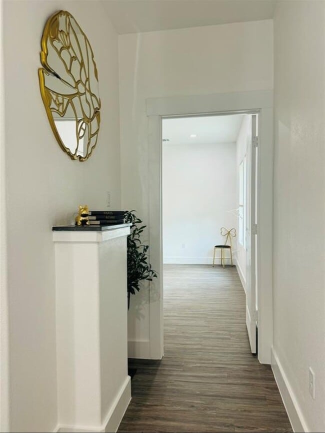 Building Photo - 1621 Wellington St