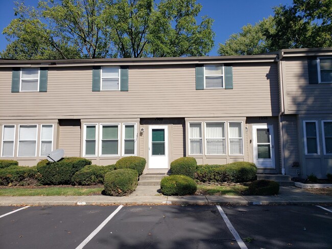 Building Photo - 7900 Barkwood Dr Unit 21C
