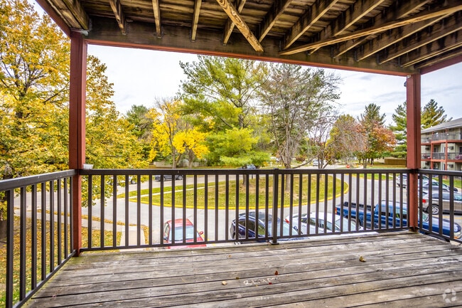 2BR, 2BA - 983 SF