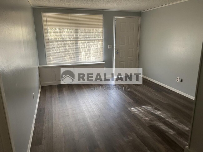 Photo - 904 Amhurst Dr