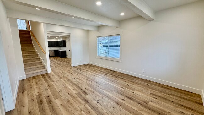 Photo - 145 N Byron Ave Unidad 1