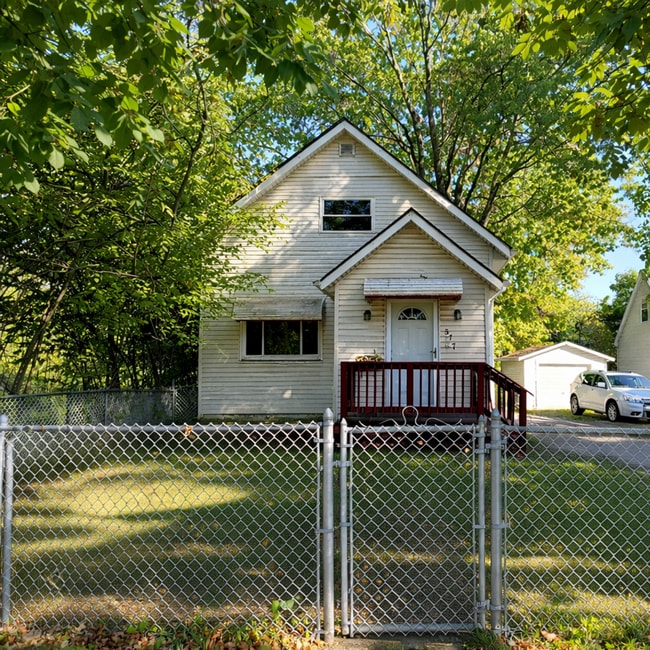 Building Photo - 377 Talbot Ave