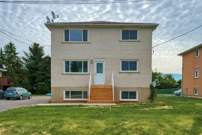 Building Photo - 103 Day St Unit 3