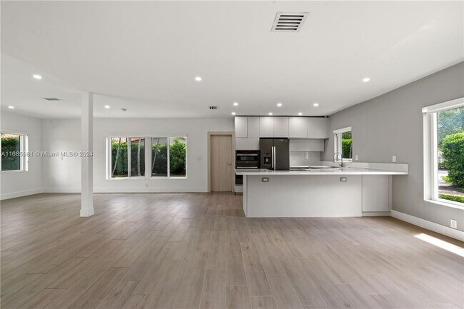 Photo - 4020 Riviera Dr