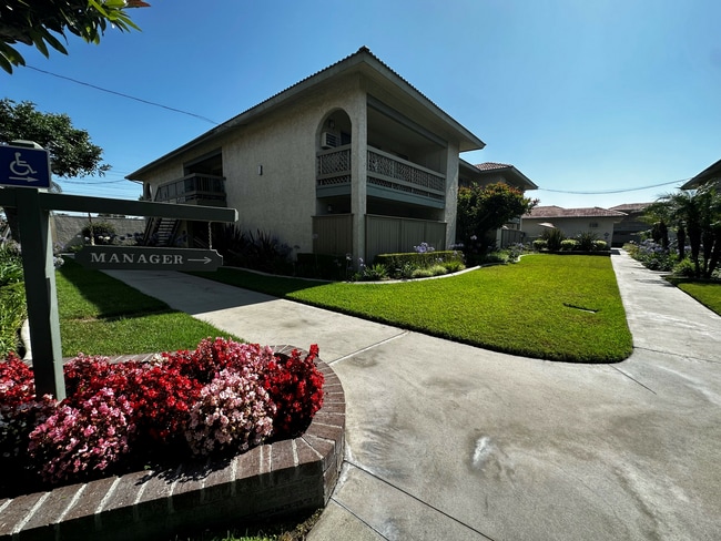 Las Mariposas Apartments