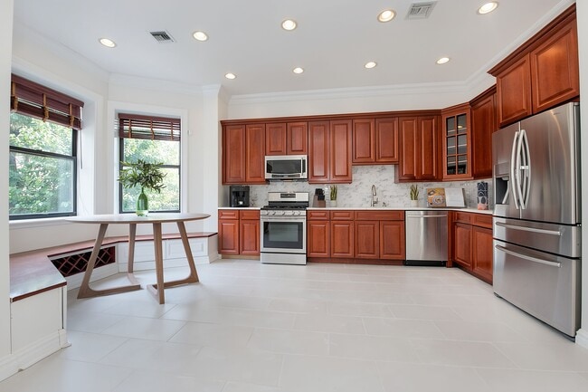 Photo - 21 W 127th St