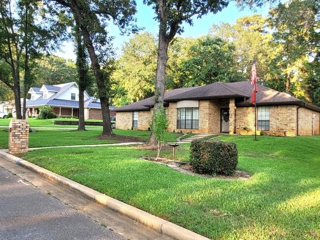 Building Photo - 504 Brookhollow Dr Rental