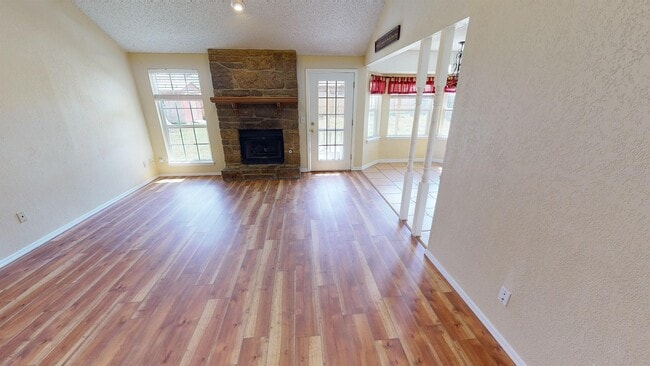 Photo - 2842 115th St