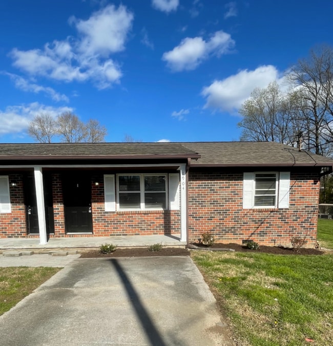 Cozy Townhome located in West Knox