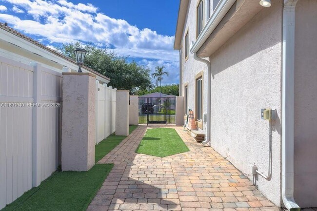 Photo - 1660 NE 25th Ave