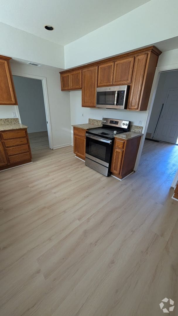 Building Photo - Large 4 bedroom in Orangevale with huge yard Rental