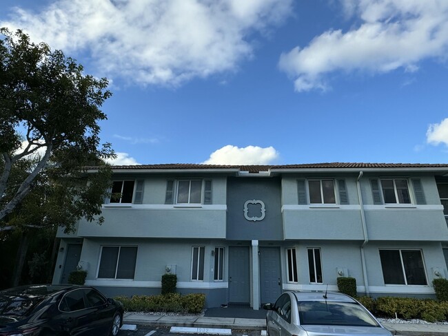 Photo - 1992 Alamanda Way Townhome