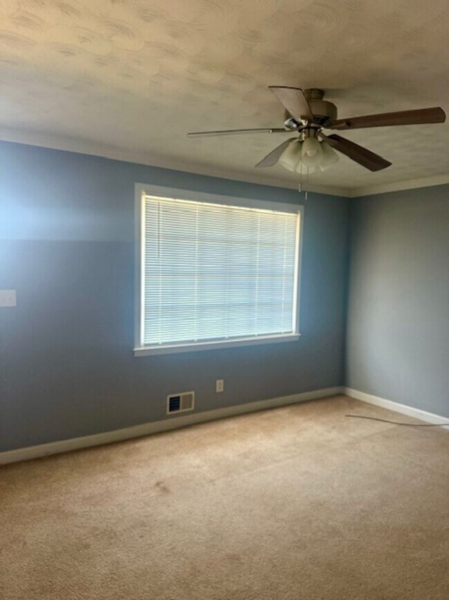 Photo - 2BR Brick Ranch w/ Carport in Duncan