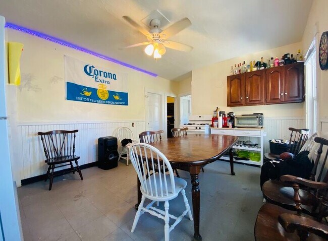 Cocina amplia - 30 Sarah Ave