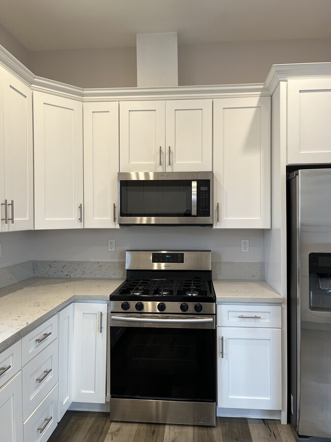 Building Photo - 3955 S Budlong Ave