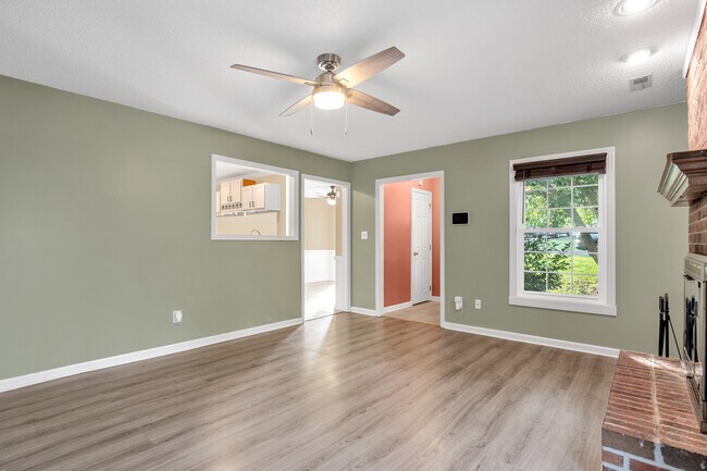 Photo - 130 Hickman Ct