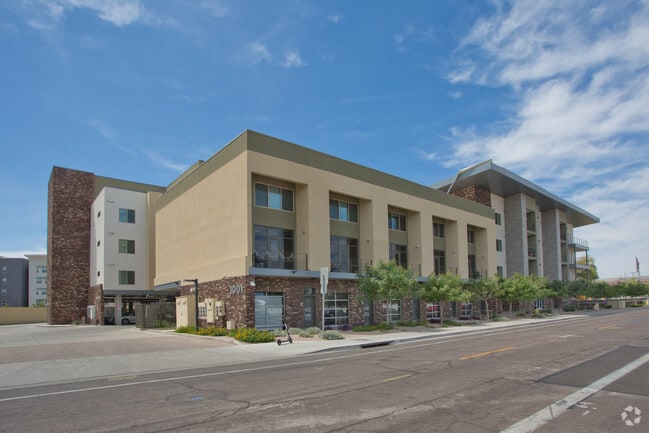 Exterior - Valor on Eighth