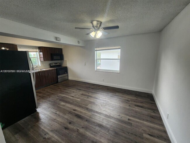 Photo - 4117 Woodside Dr Unit 4