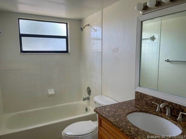 Photo - Lakefront one bedroom condo in Palm Beach Grande