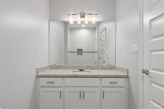 Photo - 2104 Redbud Ln Unidad 1