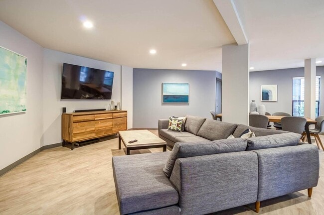 Photo - Brackett Apartments