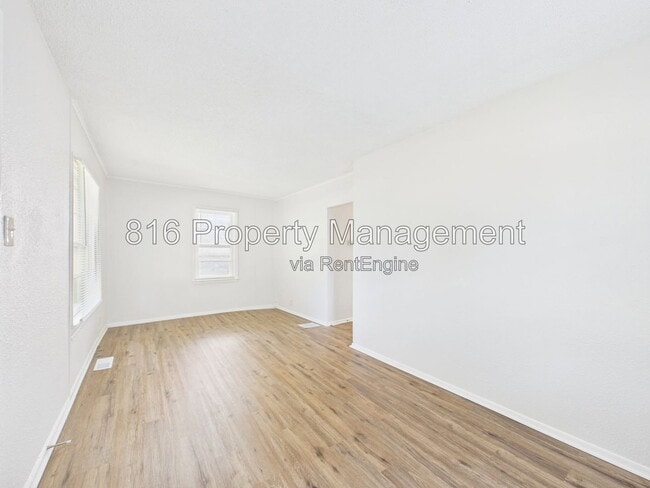 Photo - 1309 E 84th Terrace