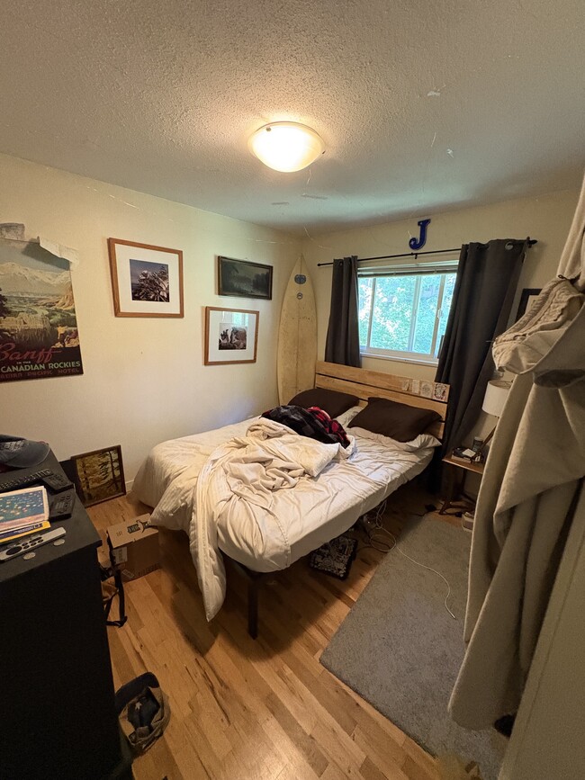 Photo - 3232 Cook St