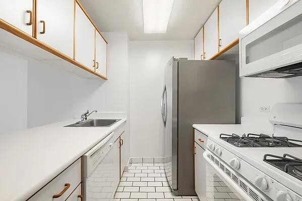 200 Rector Pl Unit 21J