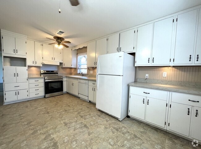 Building Photo - 12 Boimare Ave Rental