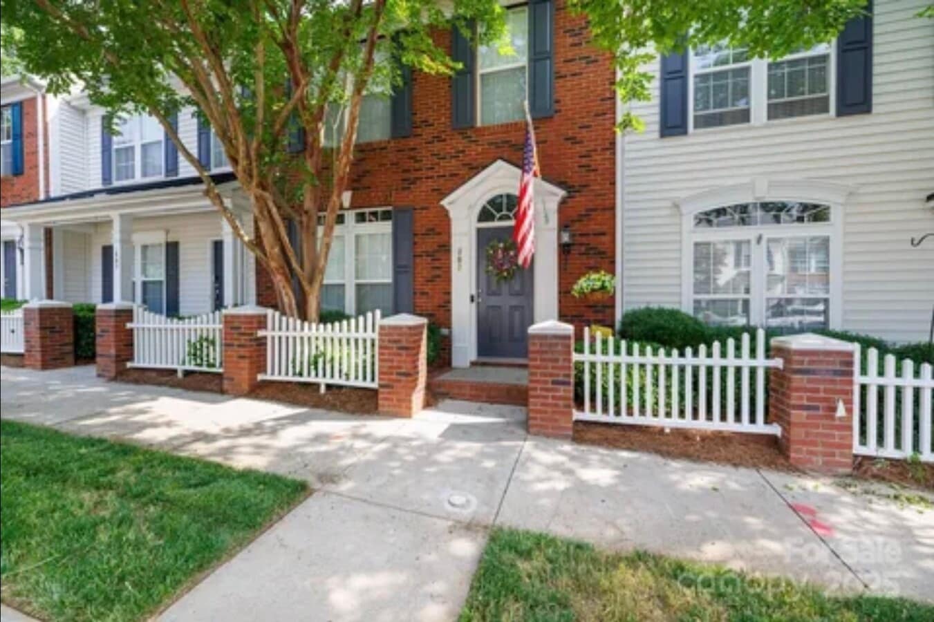 Photo - 724 Atherton Way