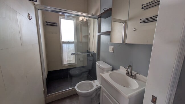 Photo - 1629 W Beach Ave