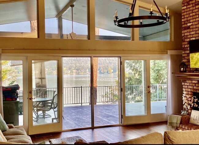 Photo - Lake Front Furnished Home, 3 bed, 4 bath i...