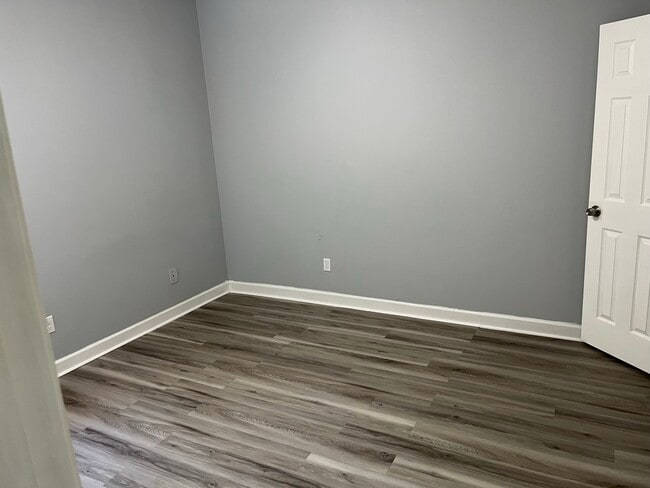 Photo - 901 Marlborough Rd