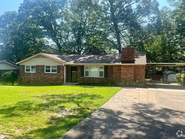 Building Photo - 305 Woodland Dr Rental