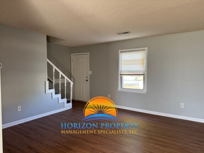 Photo - 900 Stevens Ct NE